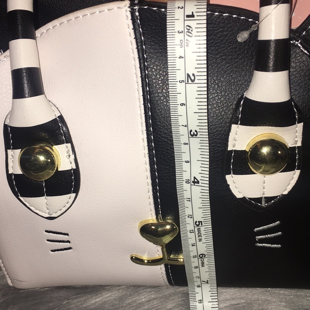 Sold on ♏️ 🌺Betsey Johnson kitty purse💕 - Picture 7 of 8